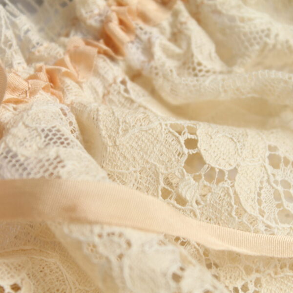 Lyla - Nude lace garter