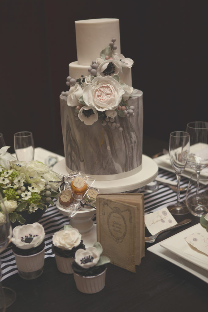 Monochrome wedding cake Parisian wedding style