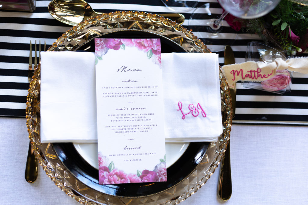 Persoanalised wedding table decoration monogram napkins