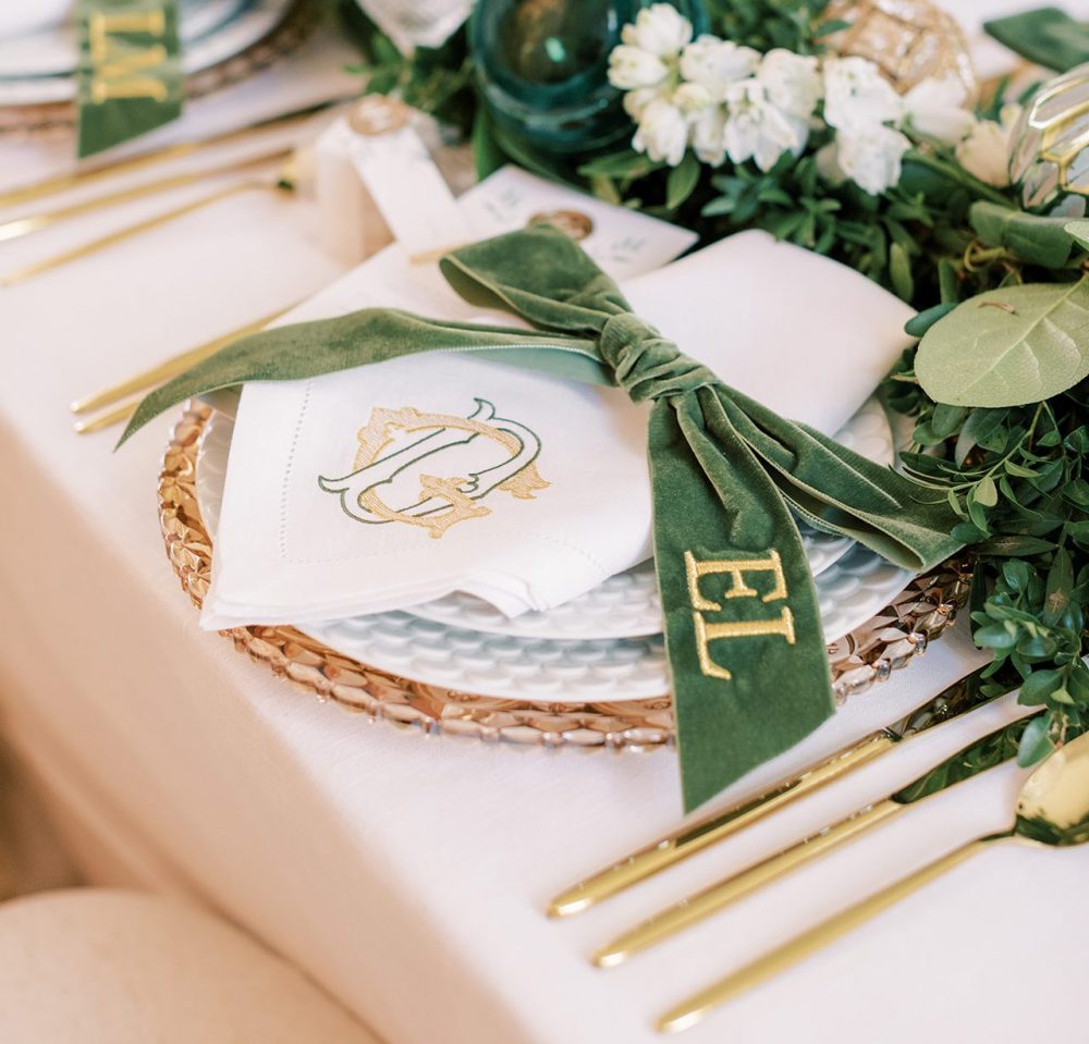 WEDDING PACKAGE – Traditional Monogramed Napkins & Place Setting Bows (Linen Napkins)